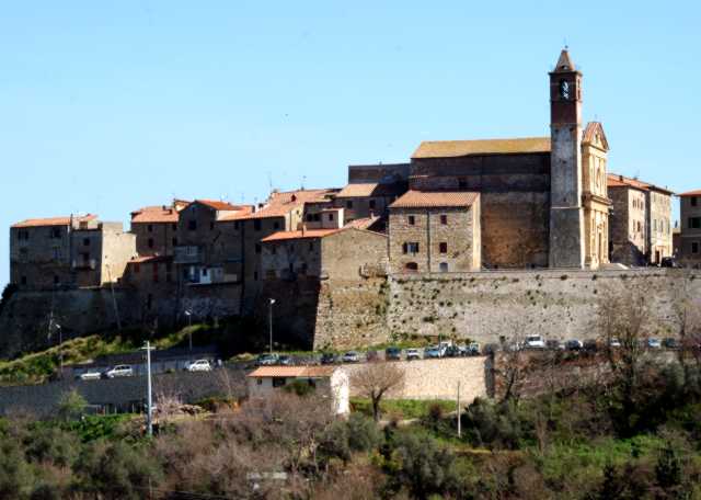 Le mura e San Biagio