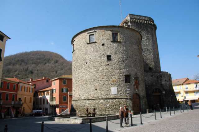Il castello di Varese Ligure