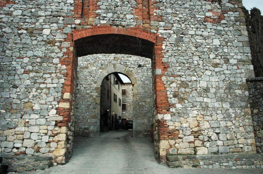Una porta di accesso al borgo