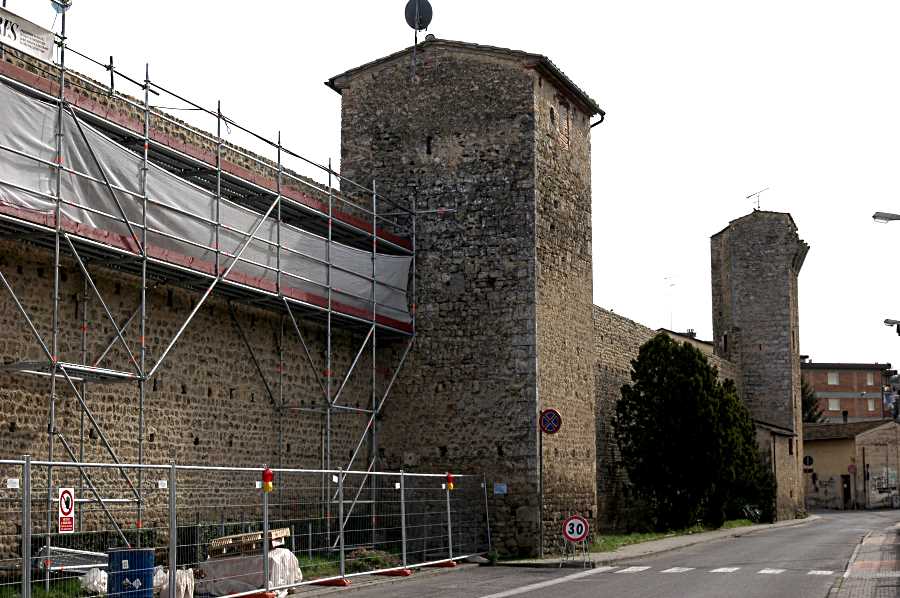 Uno scorcia delle mura del borgo